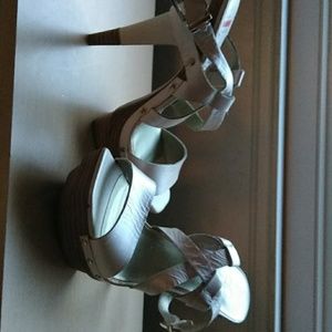 Jessica Simpson NEVER WORN, PLATFORM SANDAL